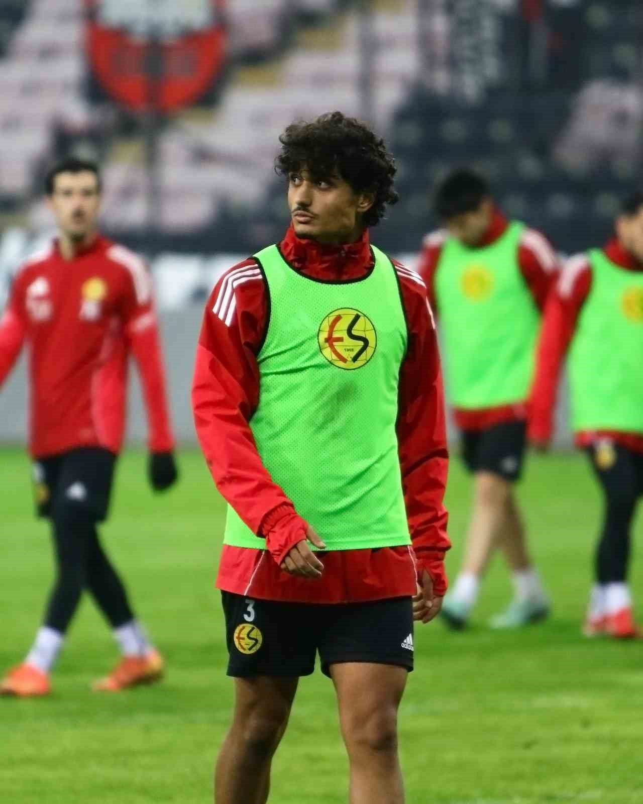 Eskişehirspor, Karşıyaka maçı için hazırlıklarını sürdürüyor
