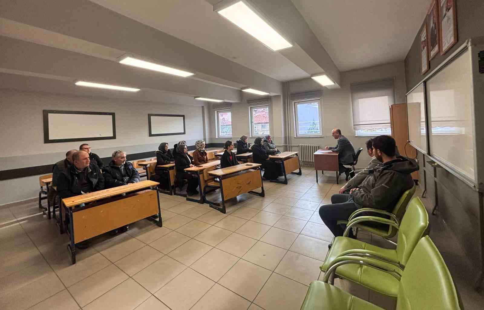 Müdür Kilitci: &quot;Velilerin bilinçli tutumu öğrencilerin başarısında önemli rol oynamaktadır&quot;