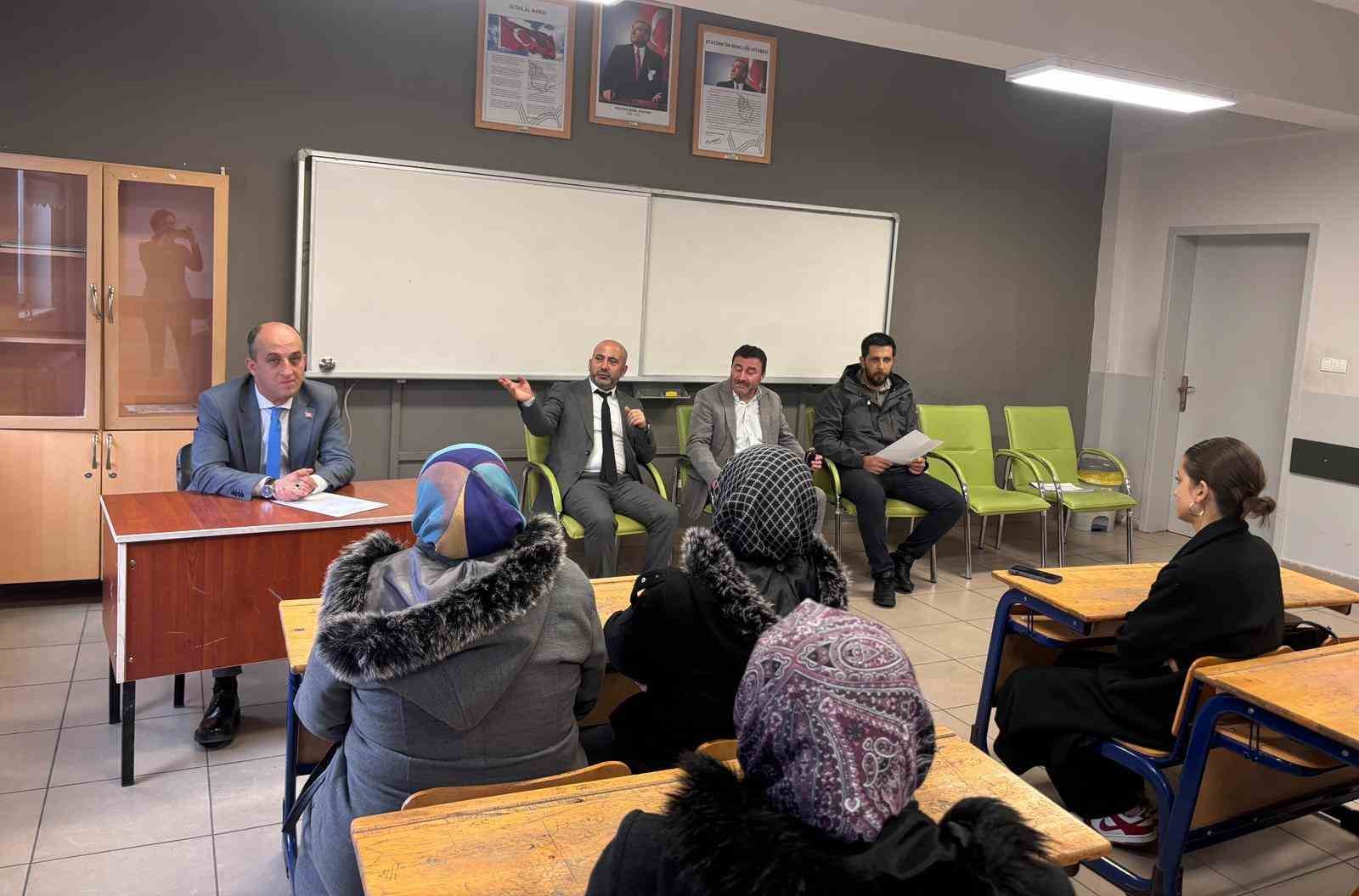 Müdür Kilitci: "Velilerin bilinçli tutumu öğrencilerin başarısında önemli rol oynamaktadır"
