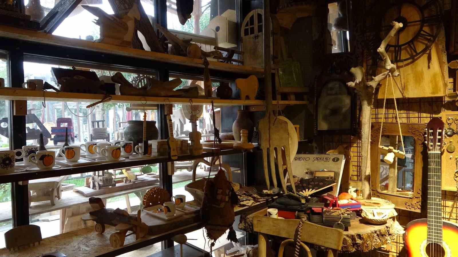 Yarım asırdır ağaçlara şekil veriyor
