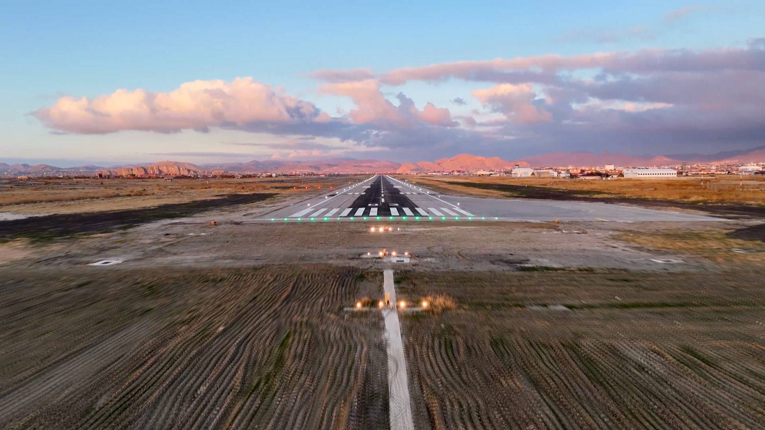 Van Ferit Melen Havalimanı tam kapasiteyle hizmette
