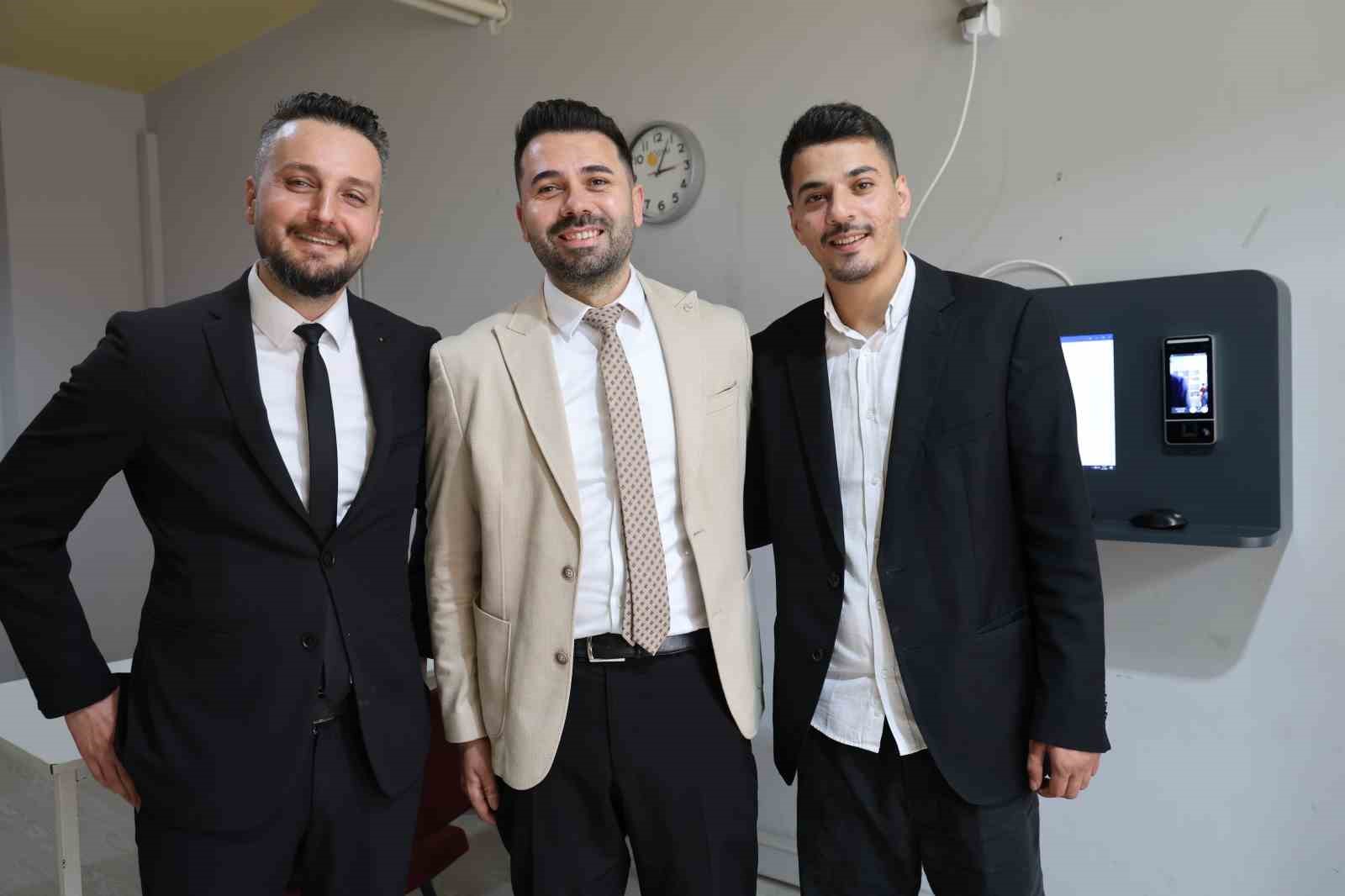 Bu okul yapay zeka ile hem öğrenci takibi sağladı hem de sıfır atık tasarrufuna geçti
