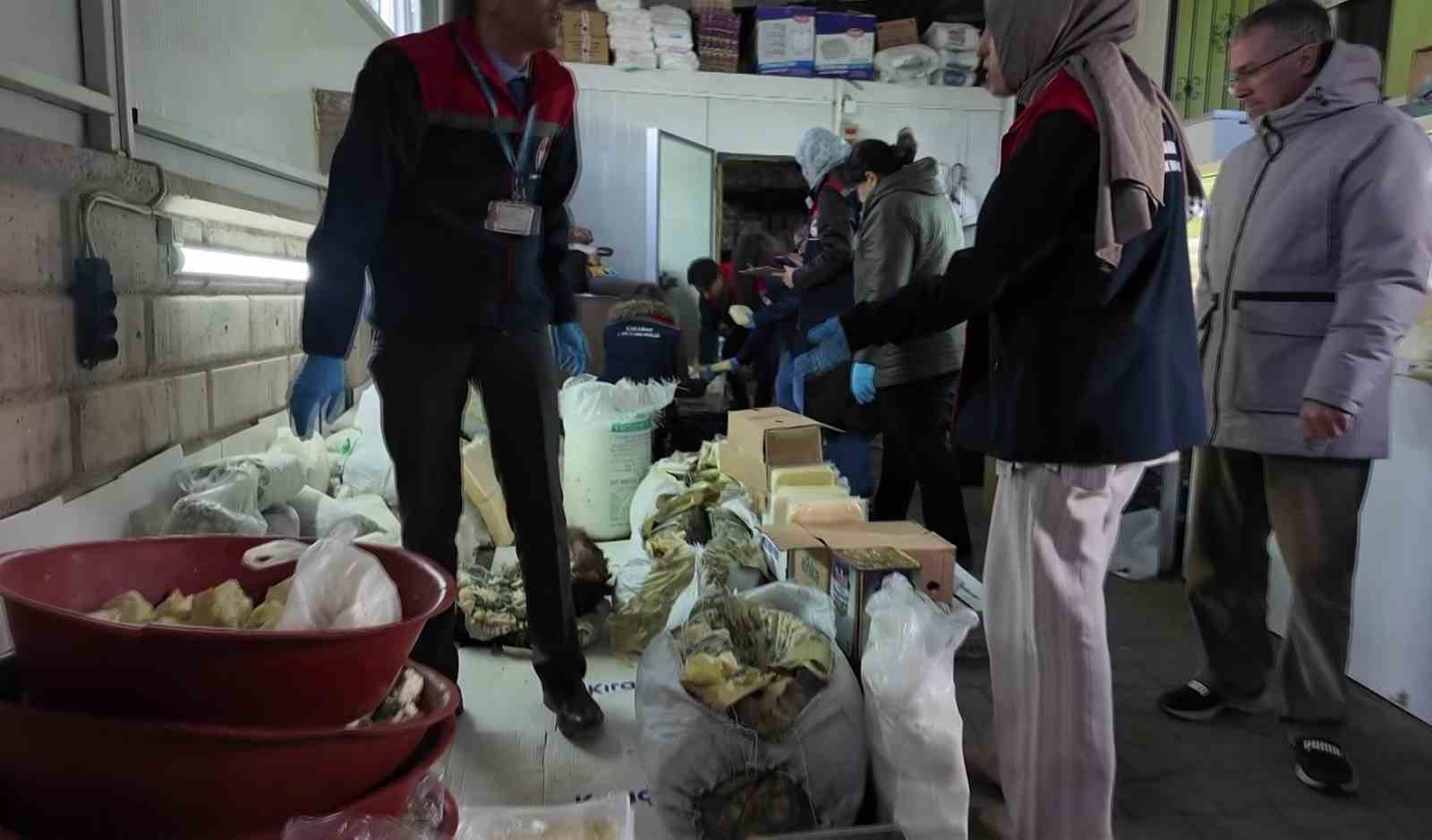 Karaman’da son kullanma tarihi geçen peynir ve tereyağlarına el konuldu
