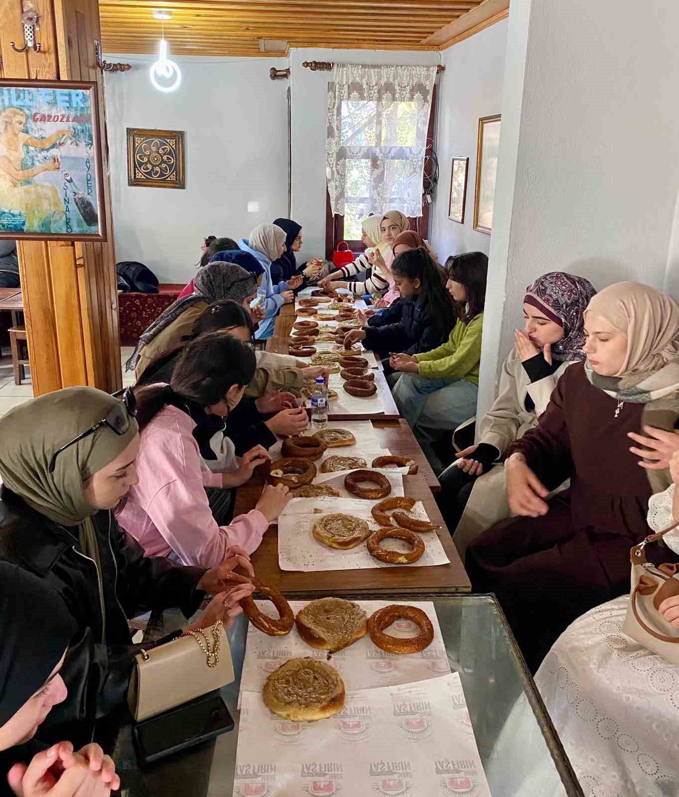 Yıldırımlı gençler Bursa’yı keşfediyor
