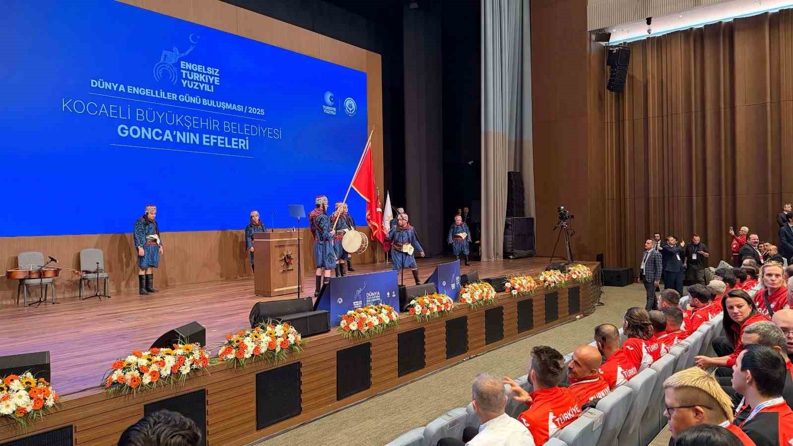 Kocaeli’nin "Gonca Efeleri" Cumhurbaşkanı Erdoğan’ın önünde sahne aldı
