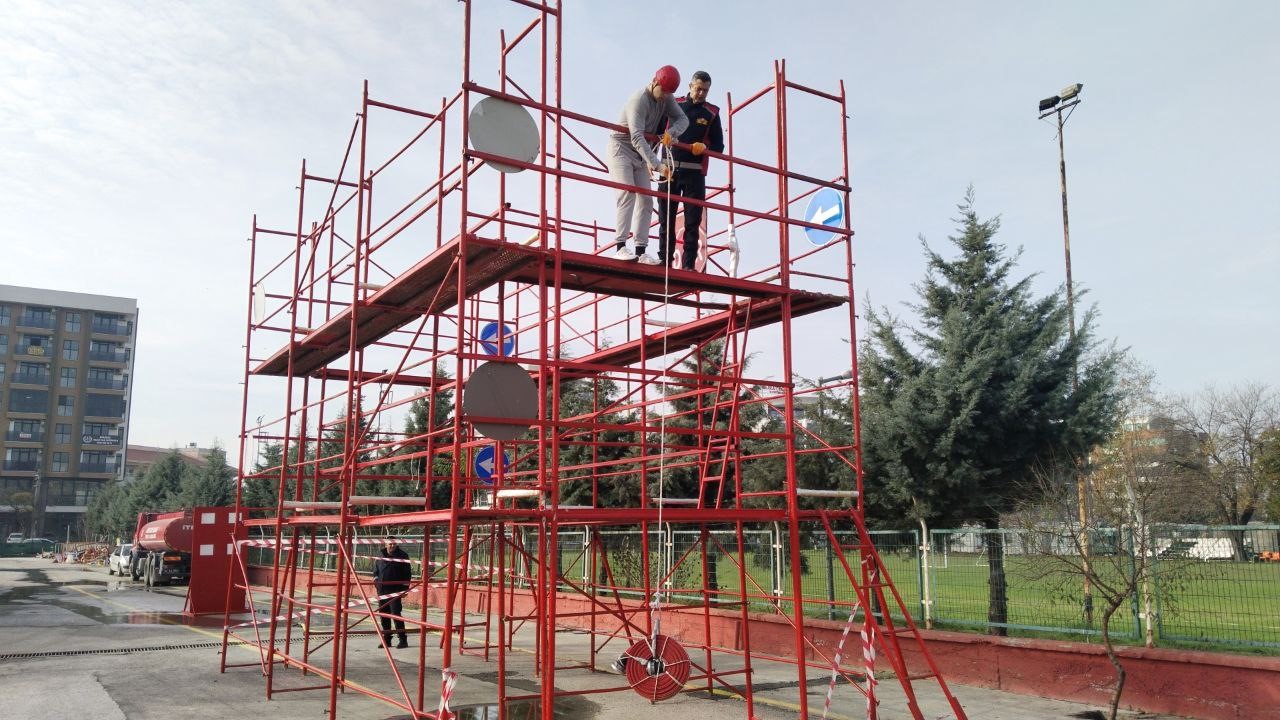 Survivor değil zabıta mülakatı: Zabıta adayları zorlu parkurlarda yarıştı