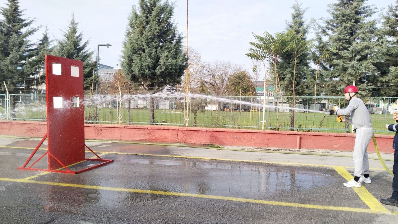 Survivor değil zabıta mülakatı: Zabıta adayları zorlu parkurlarda yarıştı
