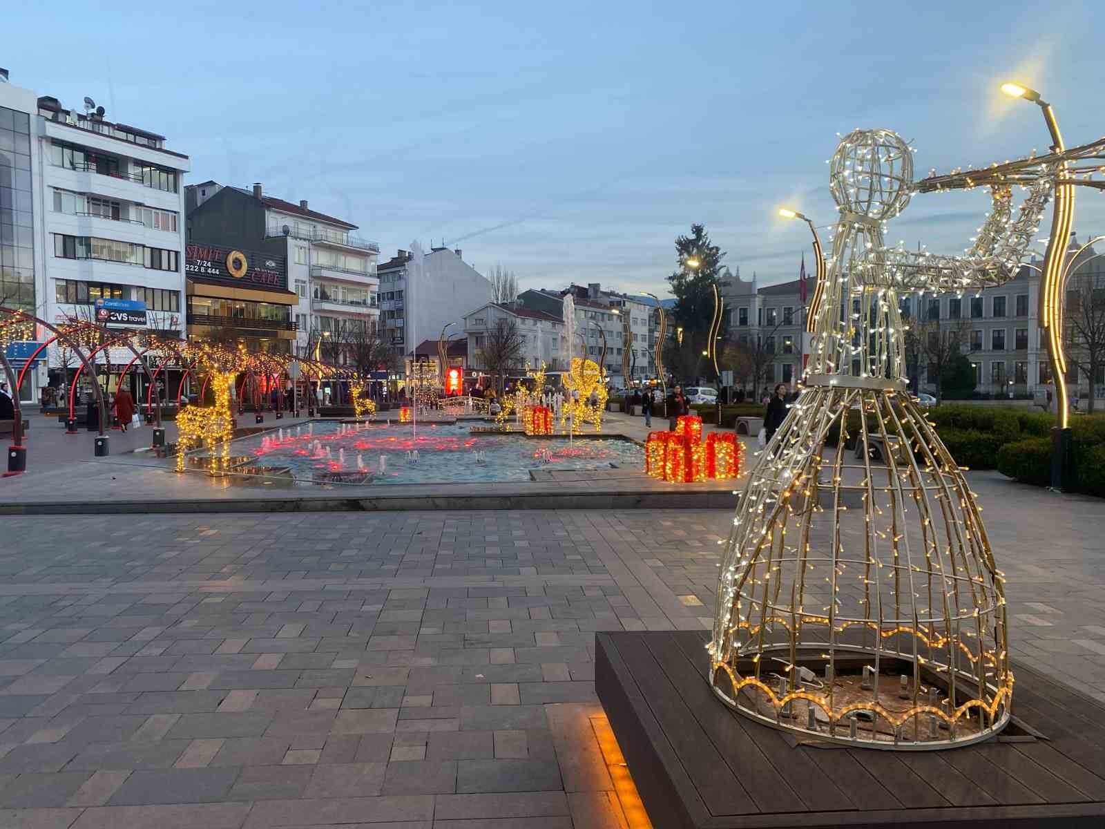 Bolu’nun en işlek meydanı ışıl ışıl oldu
