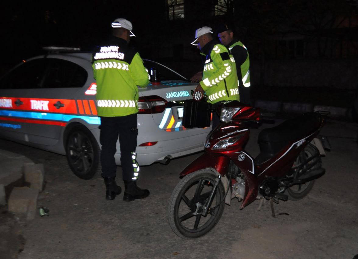 Yalvaç’ta 456 kişi ve 206 araç denetlendi, 4 araç trafikten men edildi