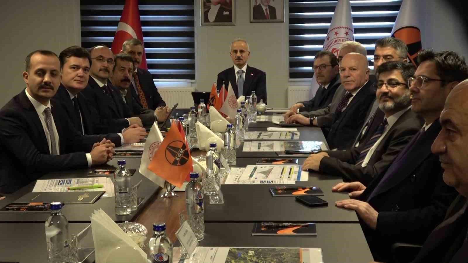 Bakan Uraloğlu: "Dağların kalbine mühendislik imzası atan bir eser"
