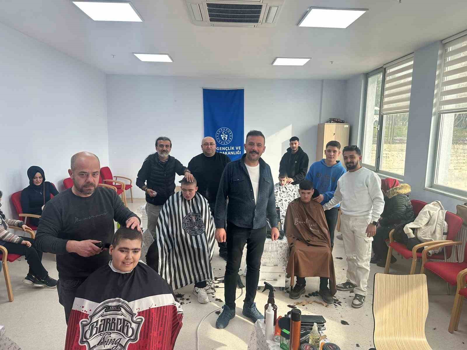 Engelli çocukların yüzleri güldü