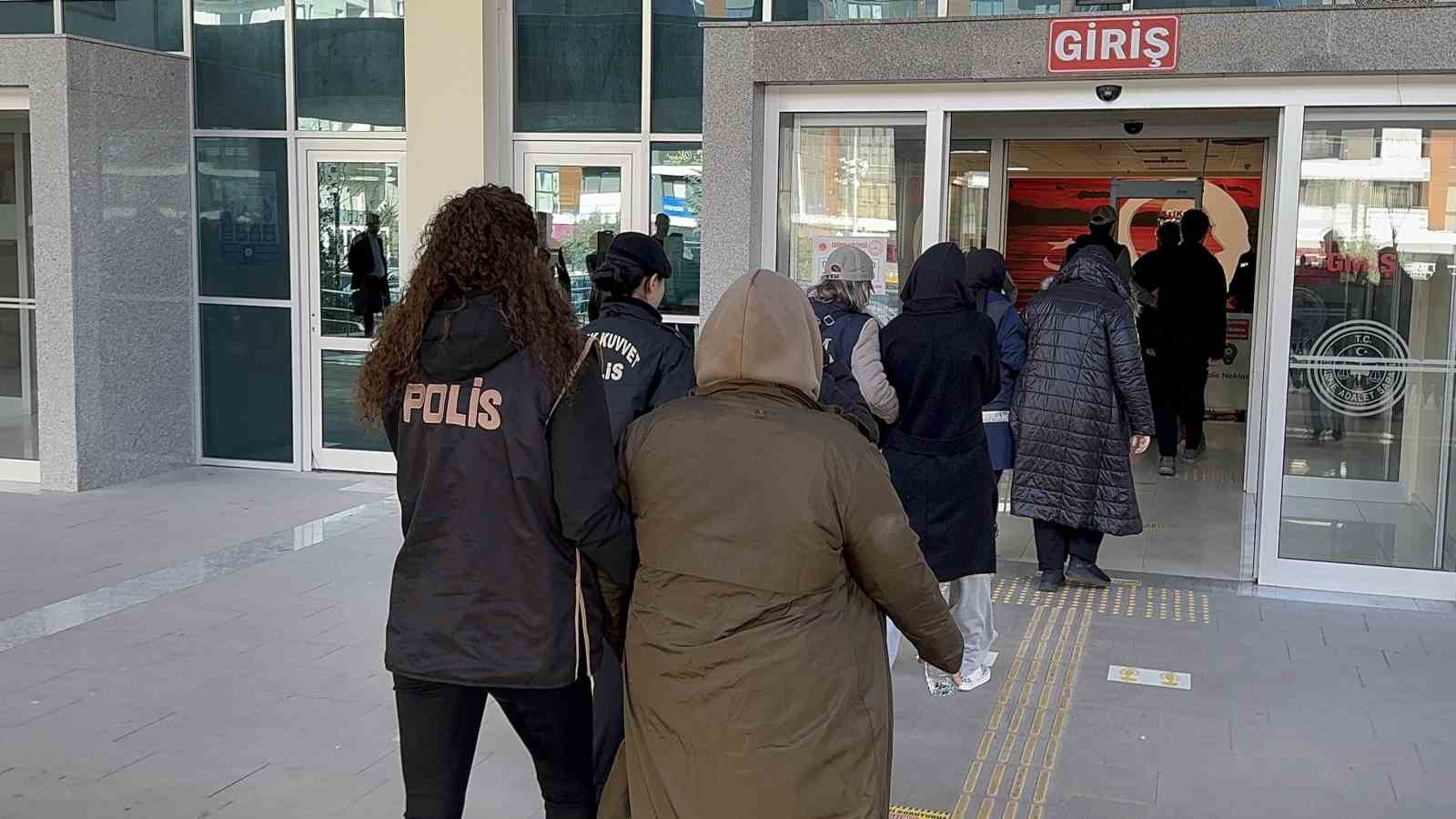 Edirne’de FETÖ’den gözaltına alınan 6 şüpheli adliyeye sevk edildi
