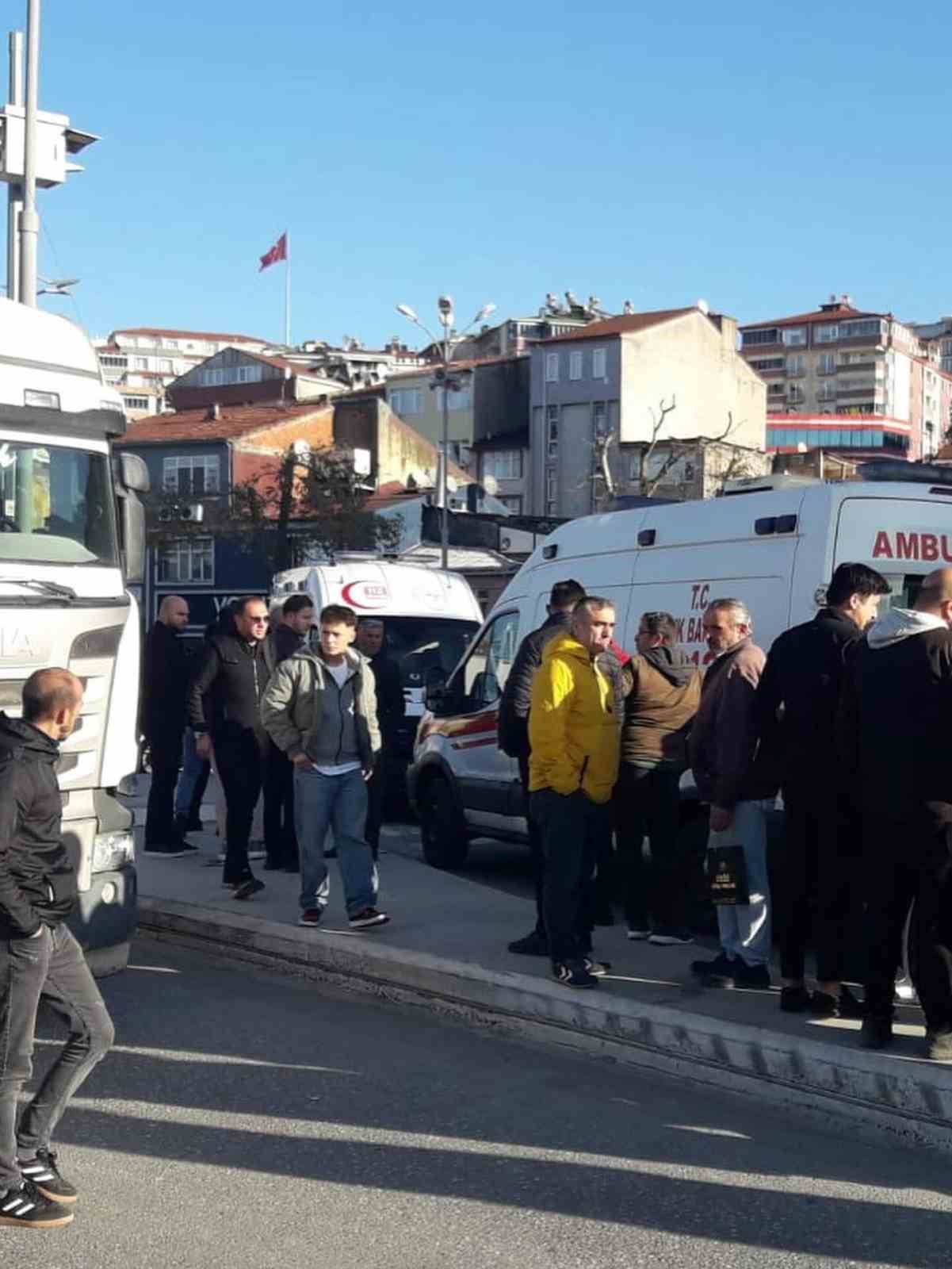 Alaplı’da karşı yola geçmeye çalışan çocuğa tır çarptı: 1 yaralı
