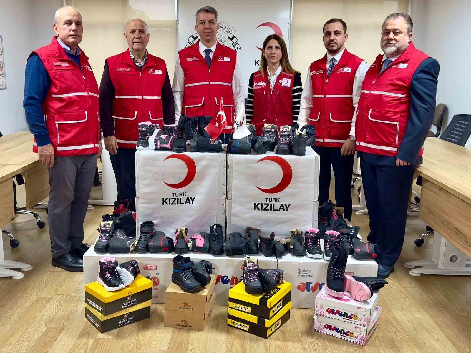 Türk Kızılay Manisa’dan kışlık ayakkabı kampanyası
