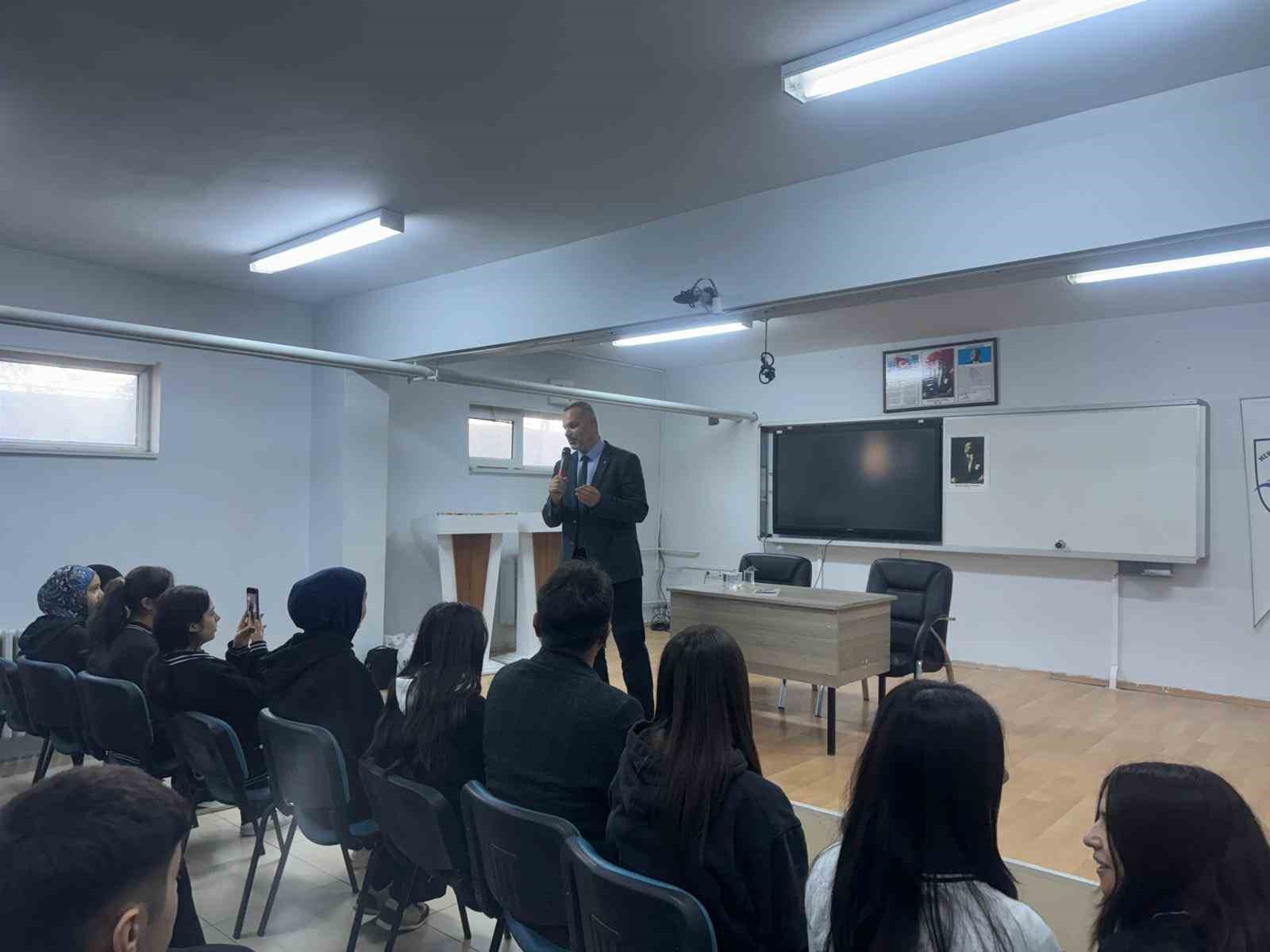 Cizre’de başarıda arkadaş seçimi konferansı
