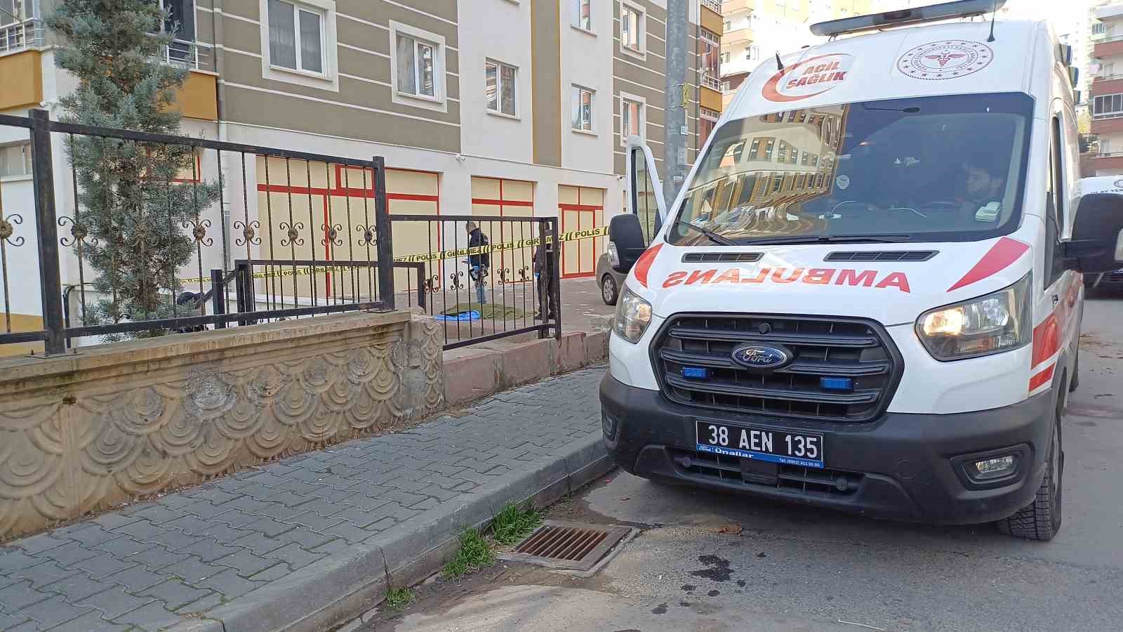 Kayseri’de 8. kattan düşen kadın öldü