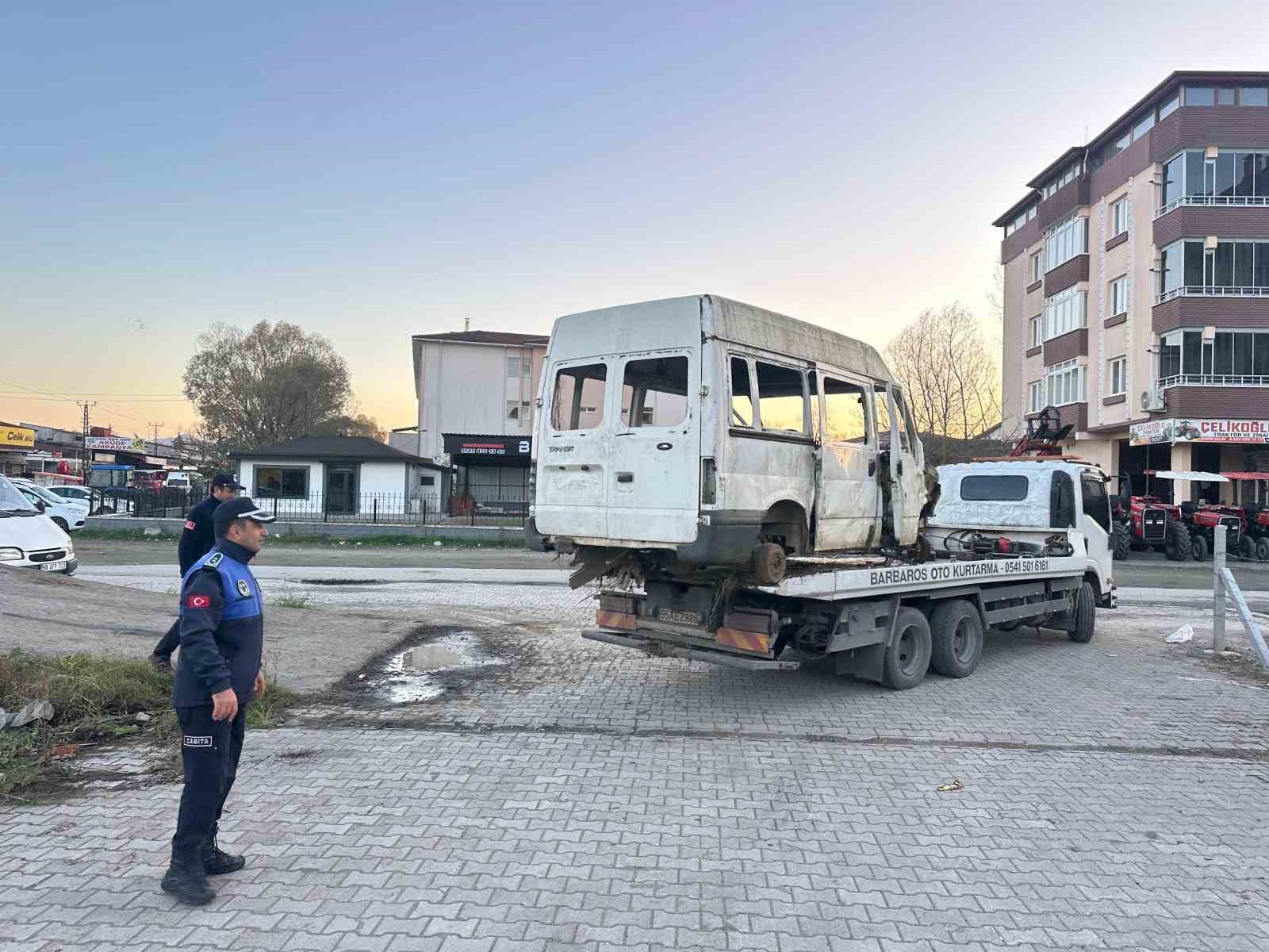 Terme’de görüntü kirliliğine neden olan hurda araçlar toplandı