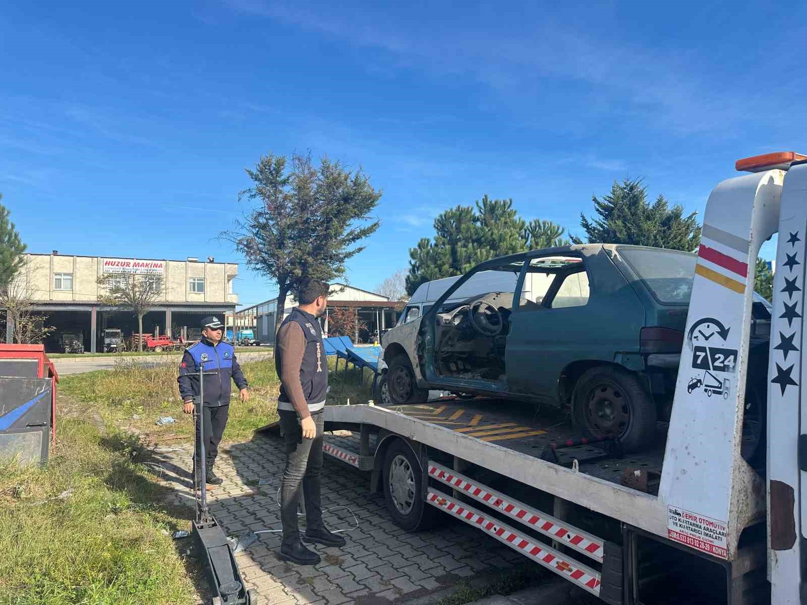 Terme’de görüntü kirliliğine neden olan hurda araçlar toplandı