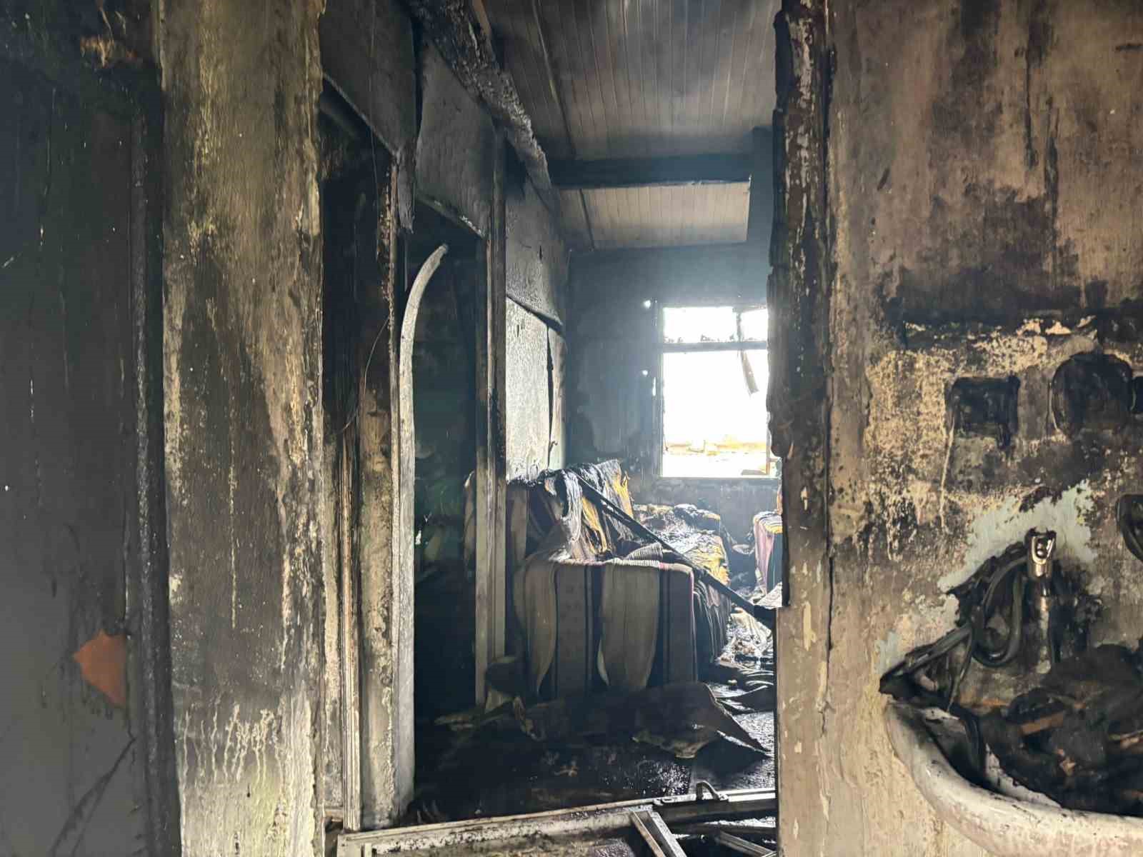 Yangında mahsur kalan yaşlı adam hayatını kaybetti: 2 ay önce bacakları ampute edilmiş