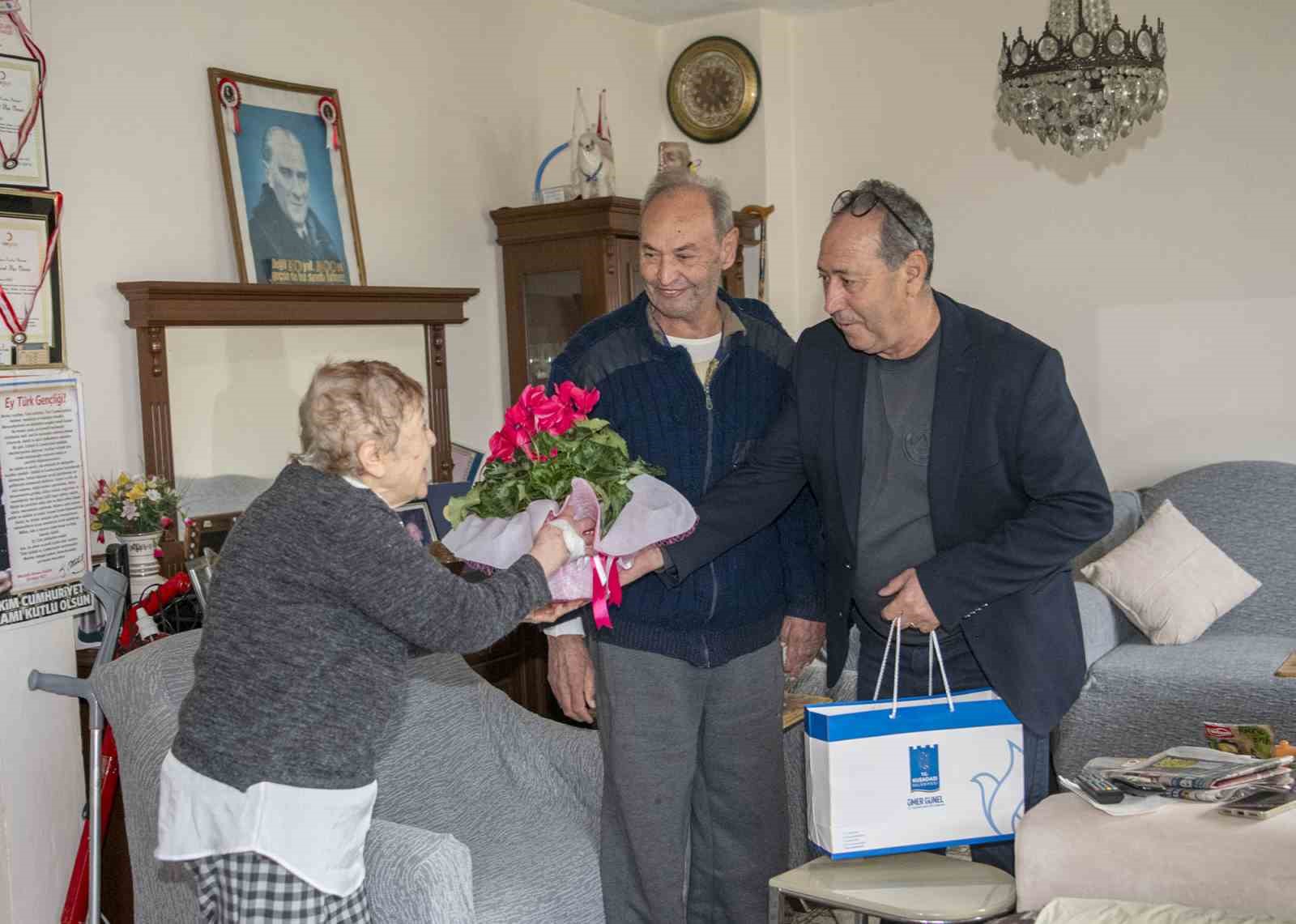 Kuşadası Belediyesi’nden engelli Osman amcaya anlamlı ziyaret
