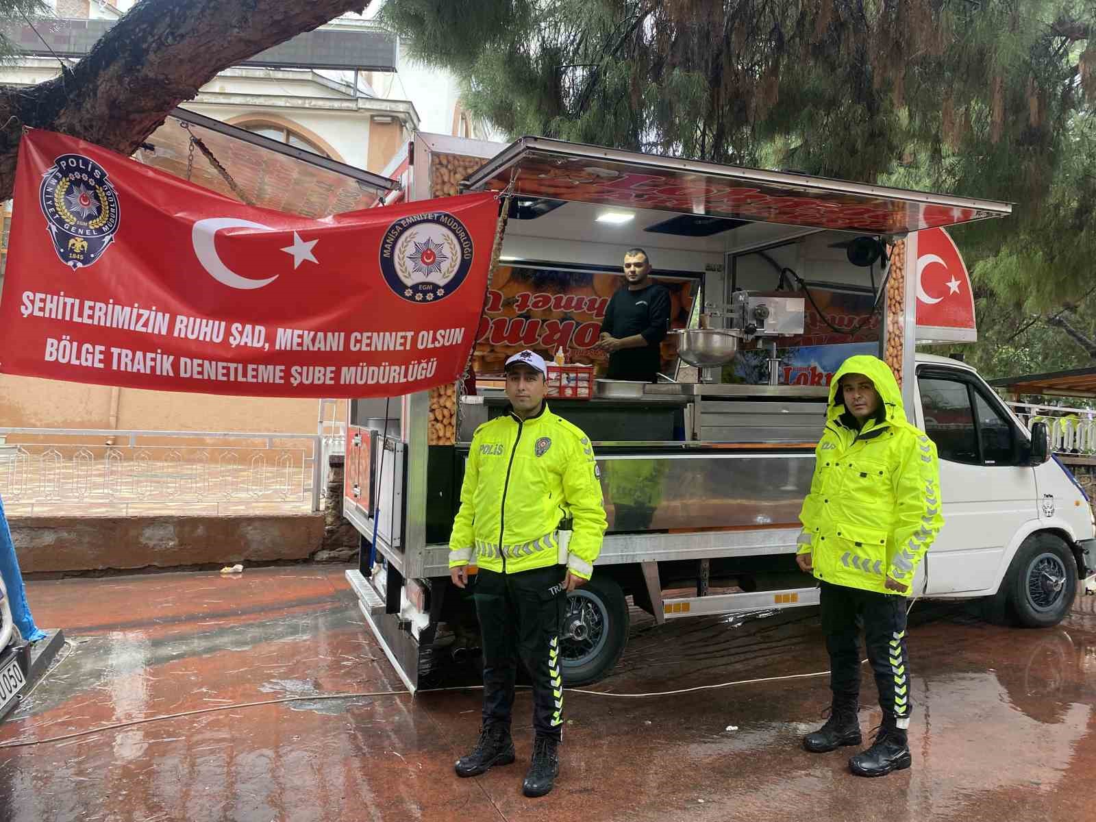 Alaşehir’de şehit olan polis memurları unutulmadı
