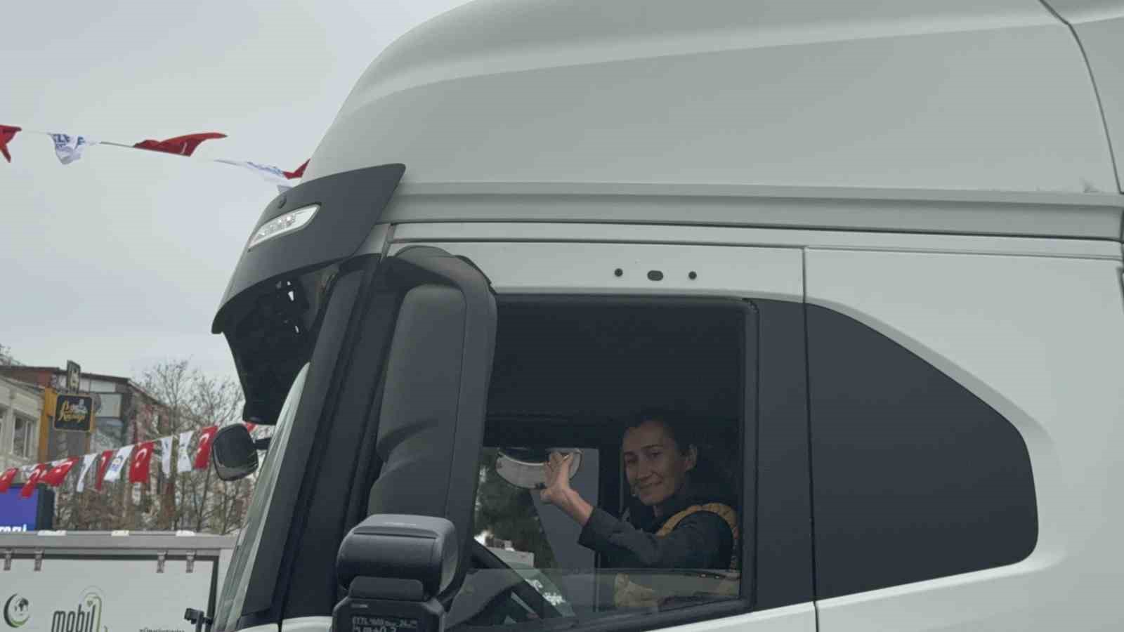 Yardım konvoyuna &quot;kadın eli&quot; değdi