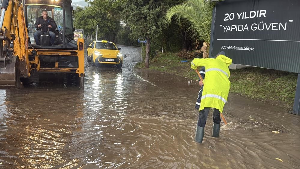 AFAD, ekiplerle birlikte Muğla’daki yağışlara karşı teyakkuzda