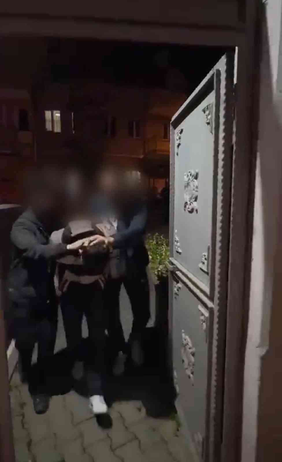 Bursa&rsquo;da hırsızlık yapan şahıstan 1 kilo 375 gram uyuşturucu ele ge&ccedil;irildi
