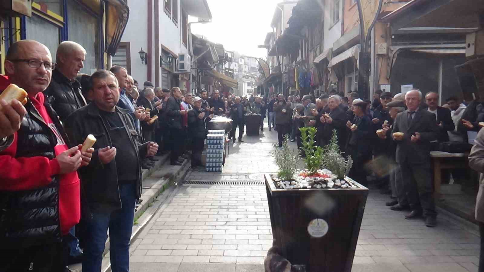 Asırlardır s&uuml;regelen gelenek bu hafta da devam ettirildi
