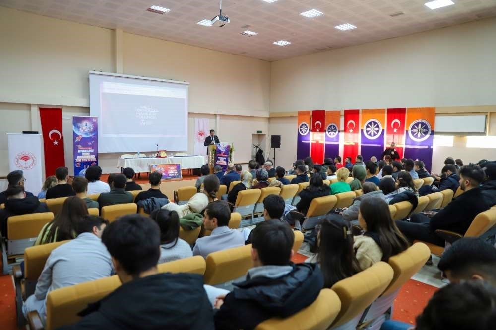 Ardahan’da "Teknofest Türkiye şampiyonluğu tecrübe paylaşımı" yapıldı