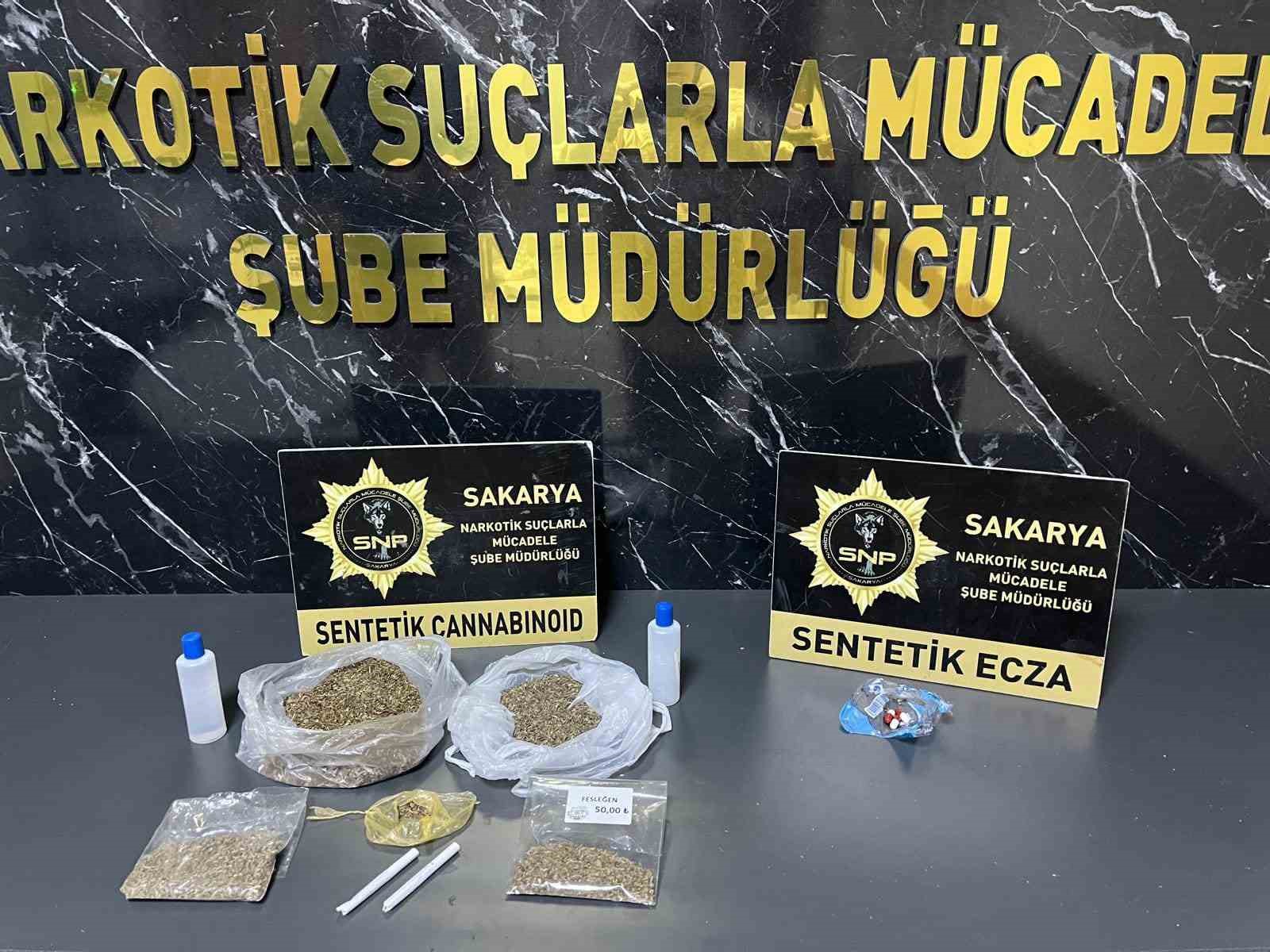 Polisten sokak satıcılarına operasyon: 13 şüpheli gözaltında