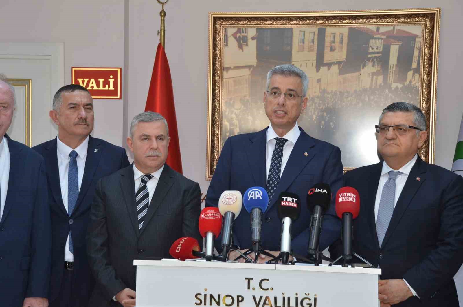 Bakan Memişoğlu&rsquo;ndan vatandaşa &ccedil;ağrı: "Ambulanslara yol verin"
