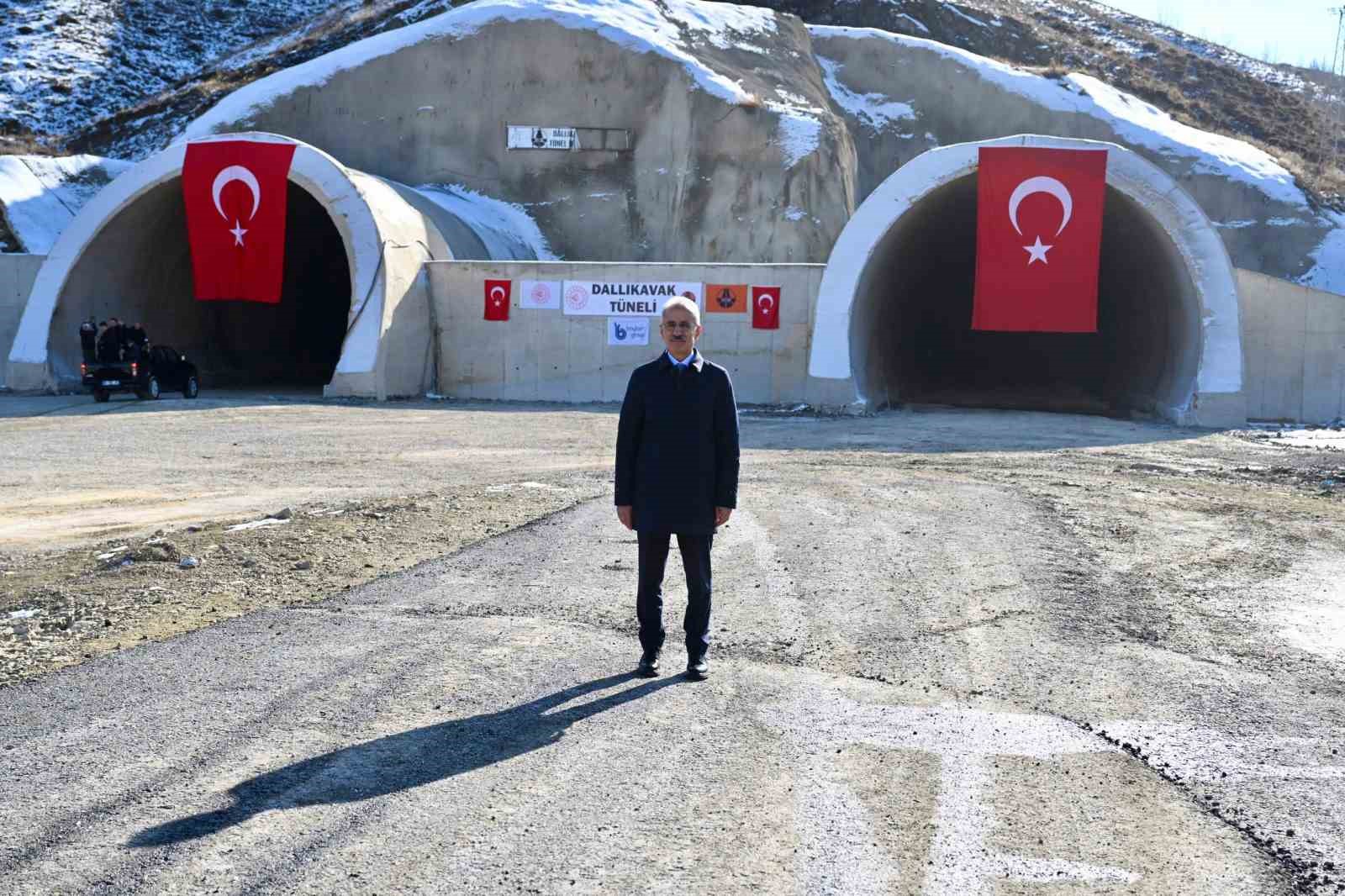 Ulaştırma ve Altyapı Bakanı Uraloğlu: "2026 yılının ilk yarısı i&ccedil;erisinde t&uuml;neli hizmete a&ccedil;mış olacağız"
