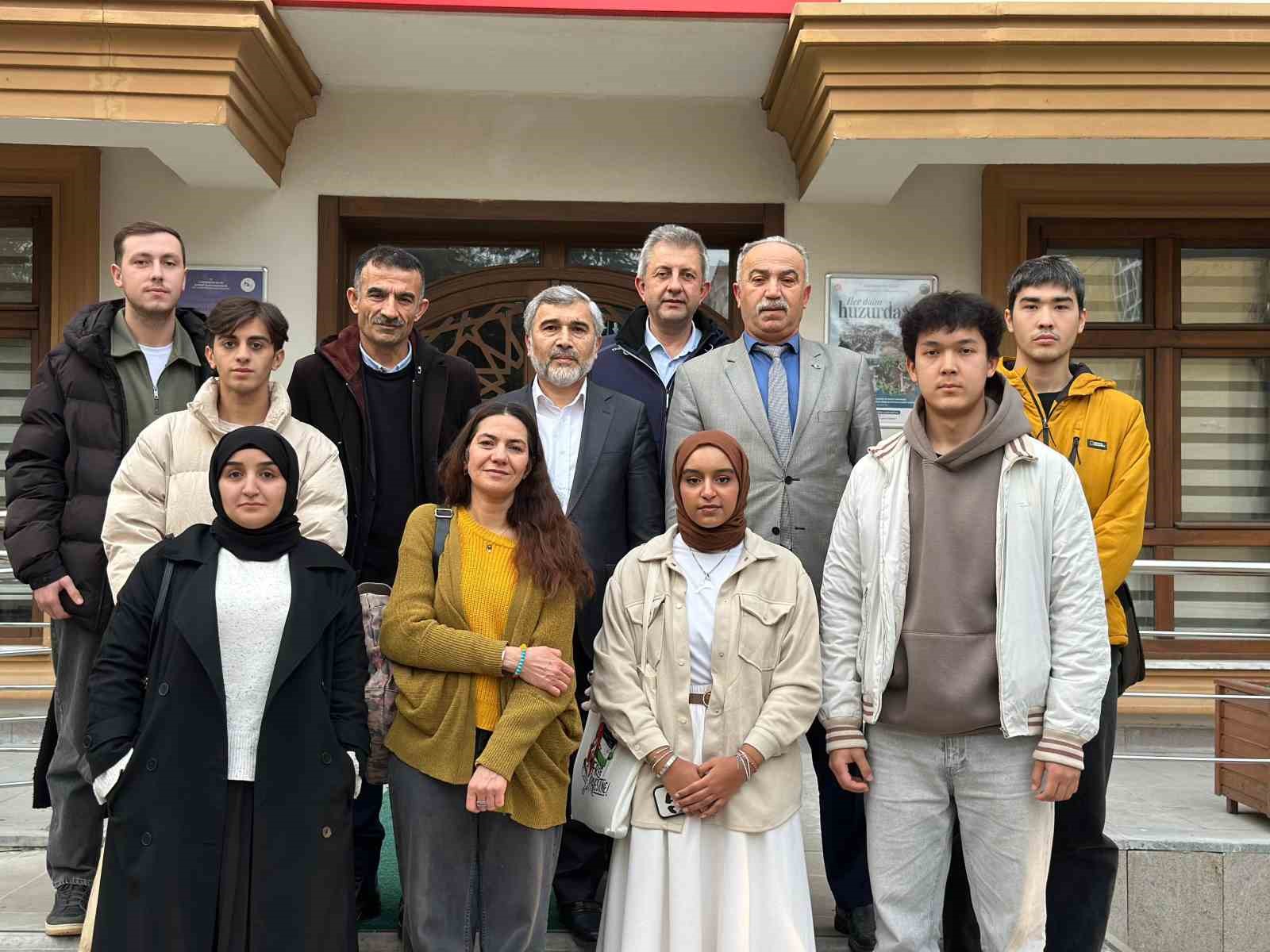 İlk kamu kuruluş ziyaretini Müftü Gül’e yaptılar