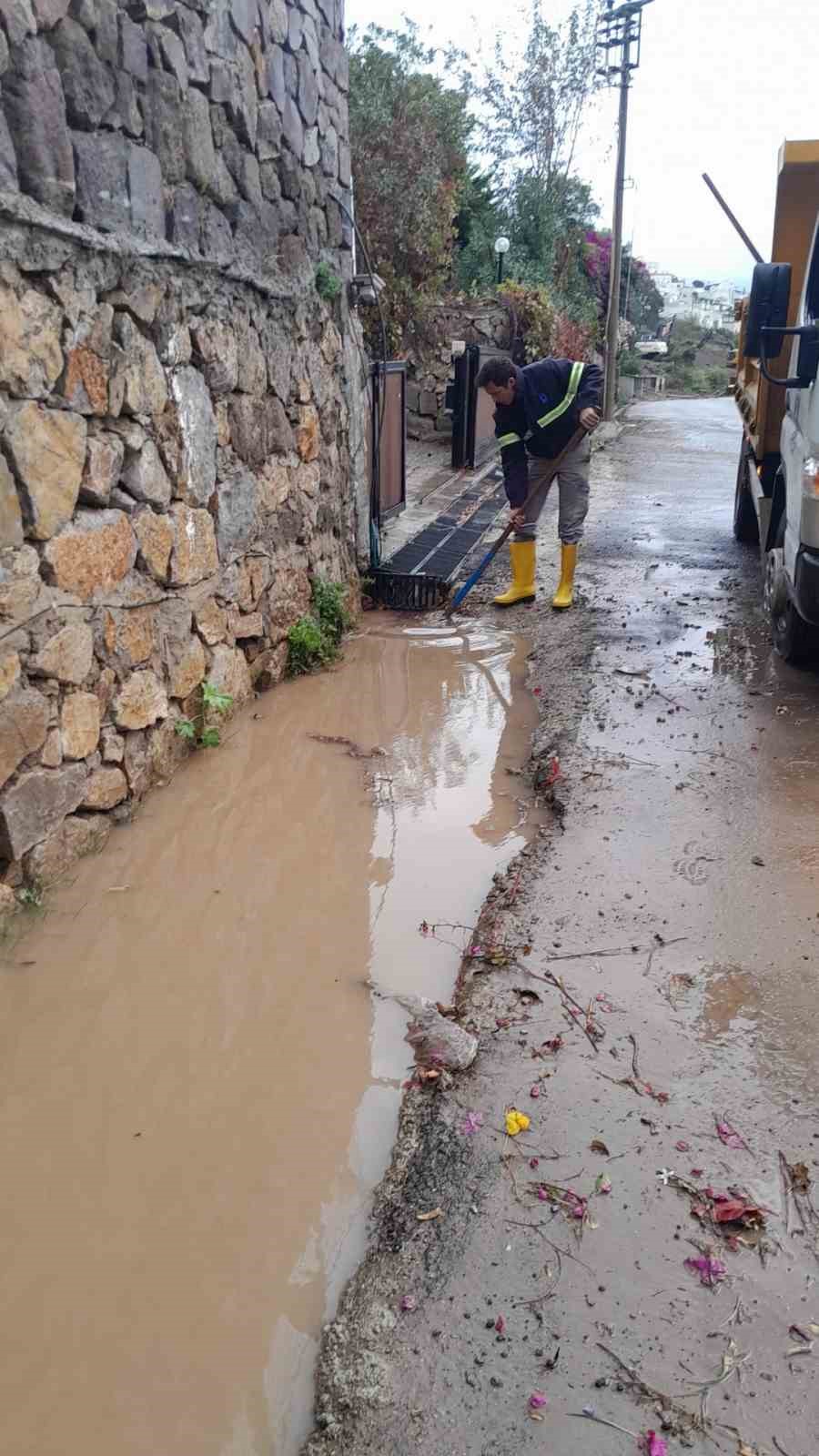 Bodrum&rsquo;da sel sonrası ilk a&ccedil;ıklama: "Metrekareye 45 kilogram yağış d&uuml;şt&uuml;"
