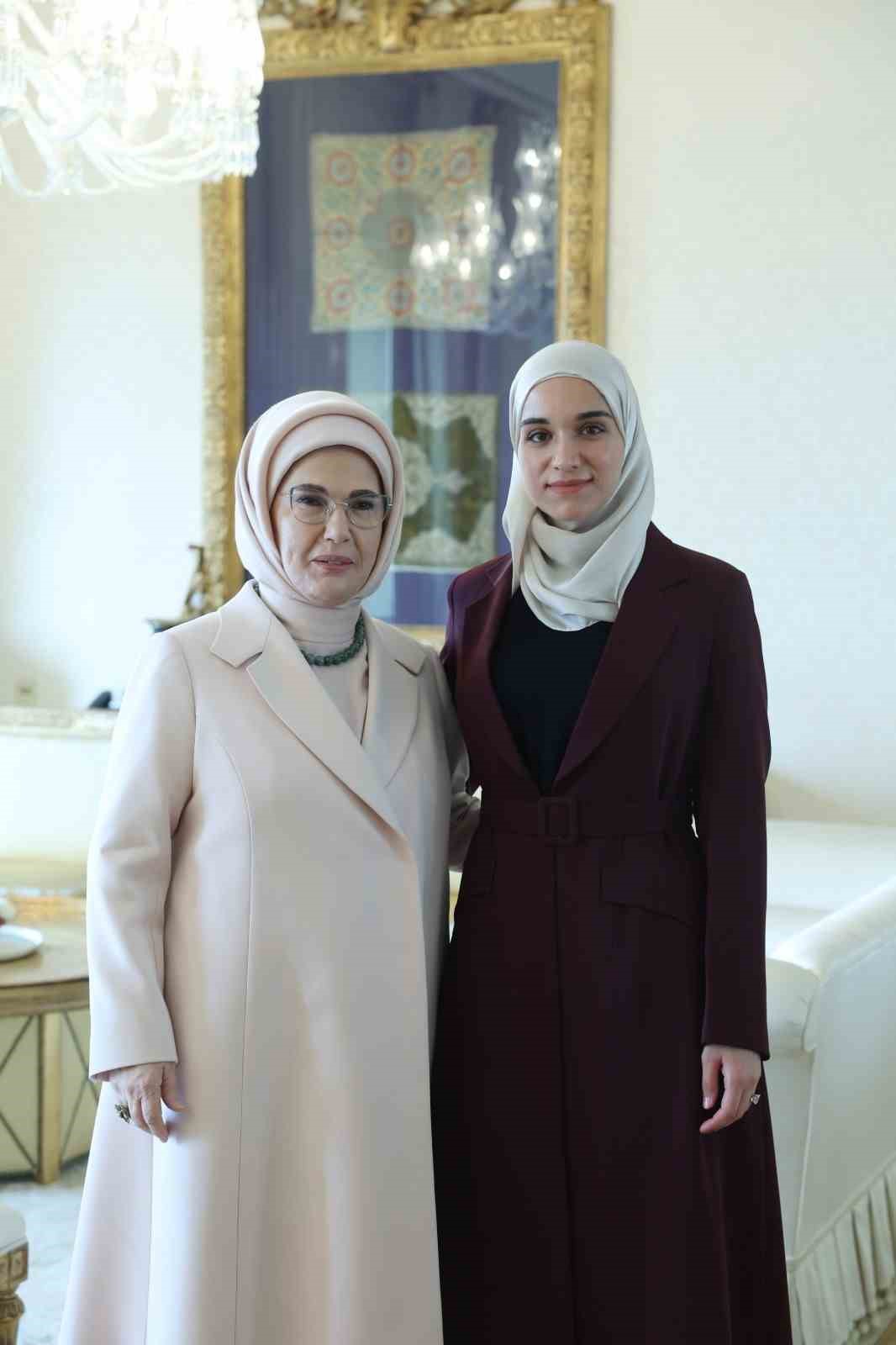 Emine Erdoğan, Suriye Cumhurbaşkanı Şara’nın eşi Latife El Durubi ile görüştü