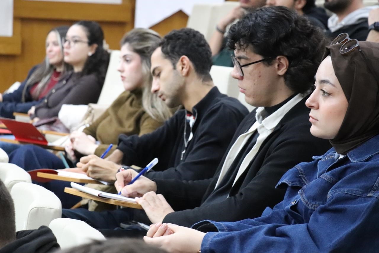 "Geleceğin Liderleri Akademisi" eğitimi d&uuml;zenlendi
