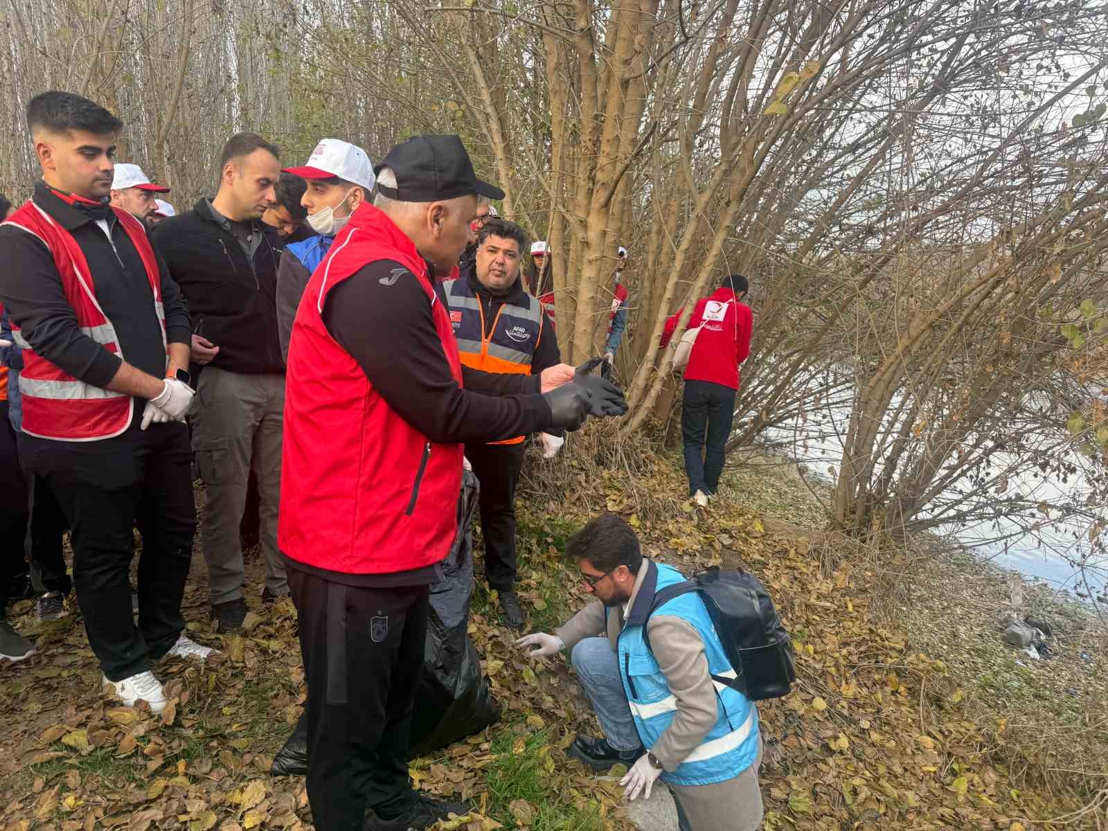 Hevsel Bahçeleri’nde çevre temizliği etkinliği