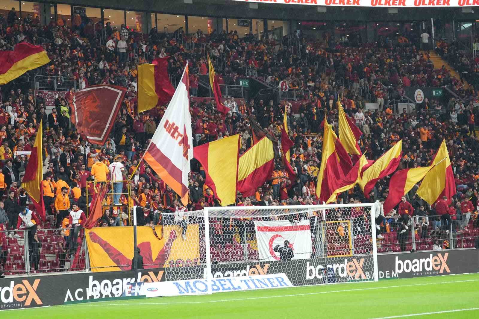 Trendyol Süper Lig: Galatasaray: 1 - Samsunspor: 0 (Maç devam ediyor)