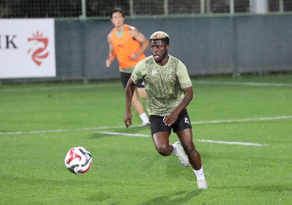 Alanyaspor, Antalyaspor ma&ccedil;ı hazırlıklarına başladı
