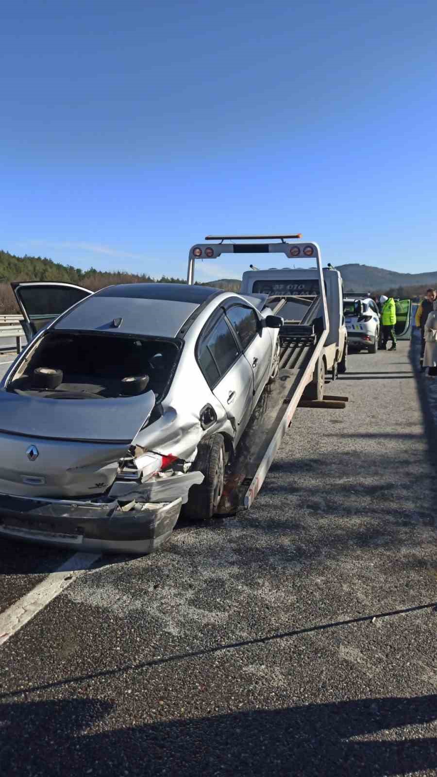 Gizli buzlanma trafik kazalarına sebep oldu: 3 yaralı