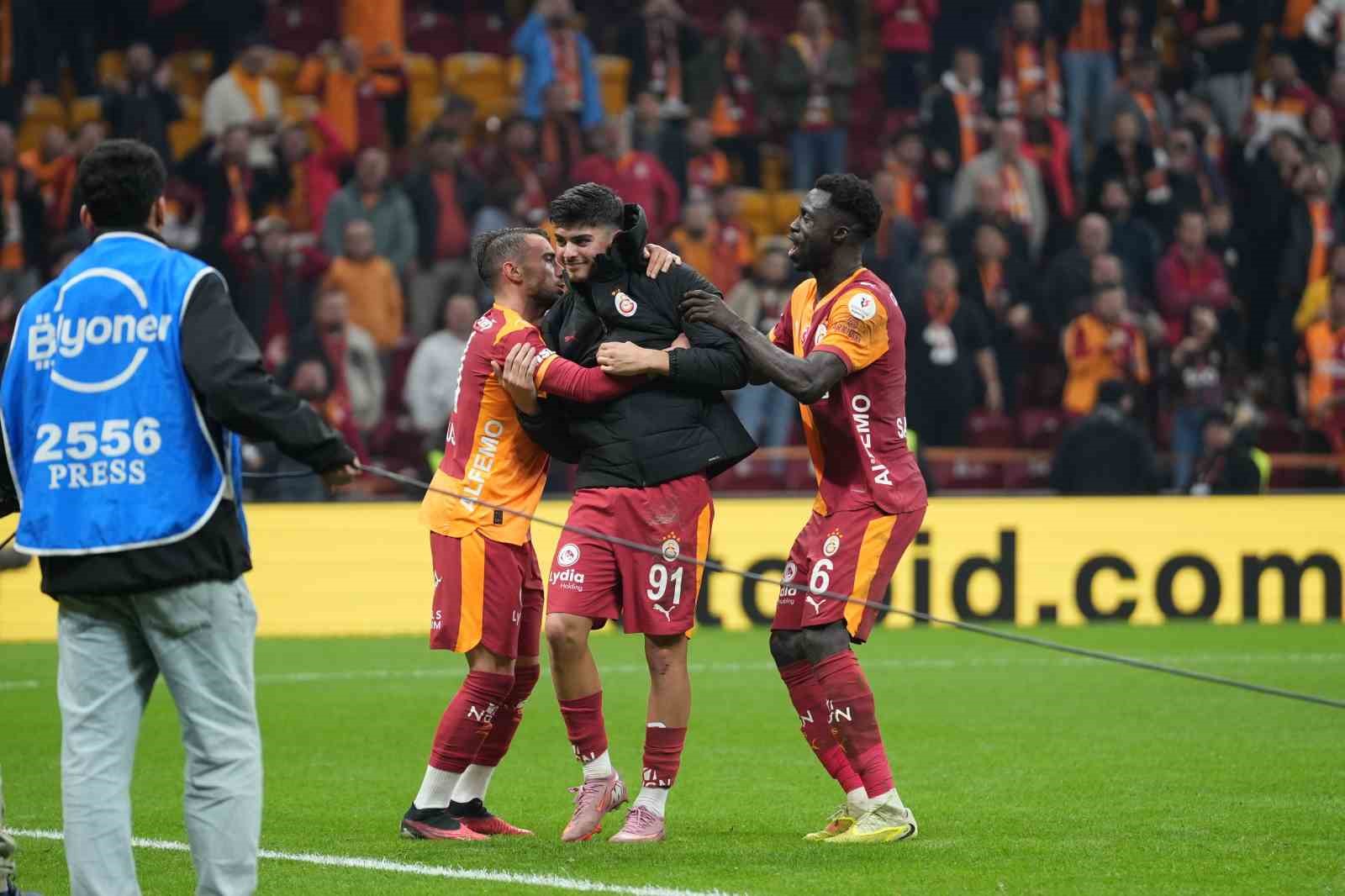 Galatasaray’da maç sonu üçlüsü Arda Ünyay’dan