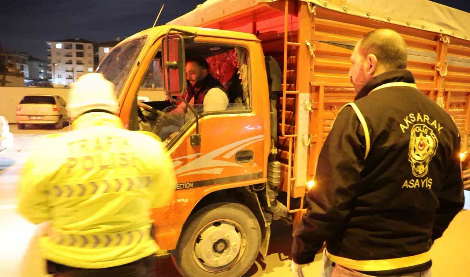 Ehliyetsiz sürücü çekme belgeli kamyonetle yakalandı: 46 bin 621 lira ceza