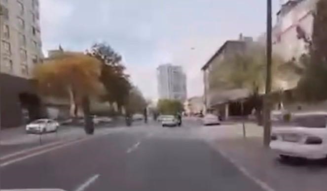 Hatalı şerit değiştirdi, motosiklet sürücüsünü düşürdü: 1 gözaltı
