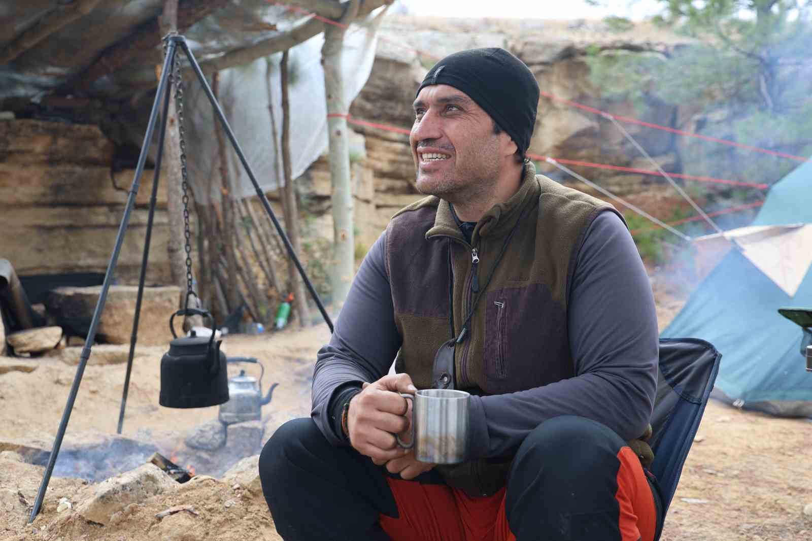 15 yıllık coğrafya öğretmeni, kamp ve bisikletle doğayı öğretiyor