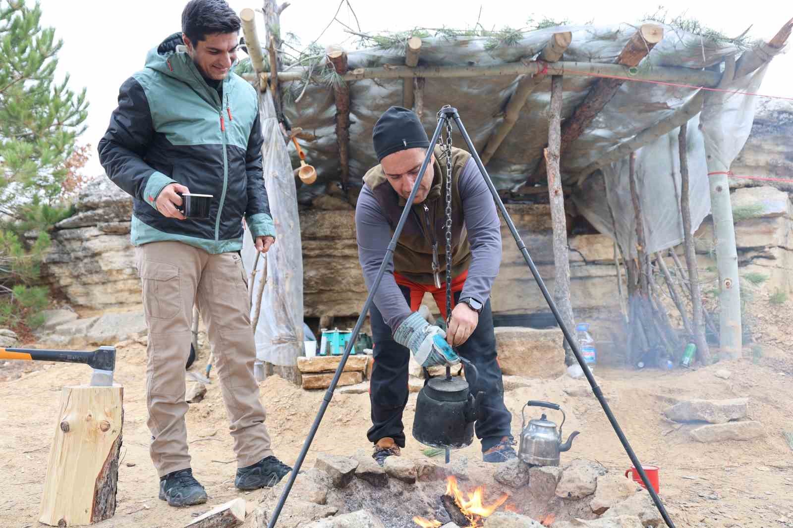 15 yıllık coğrafya öğretmeni, kamp ve bisikletle doğayı öğretiyor
