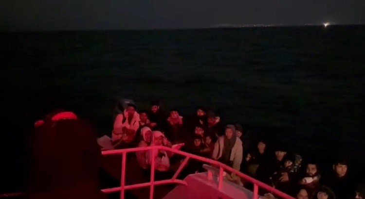 İzmir’de açıklarında göçmen hareketliliği