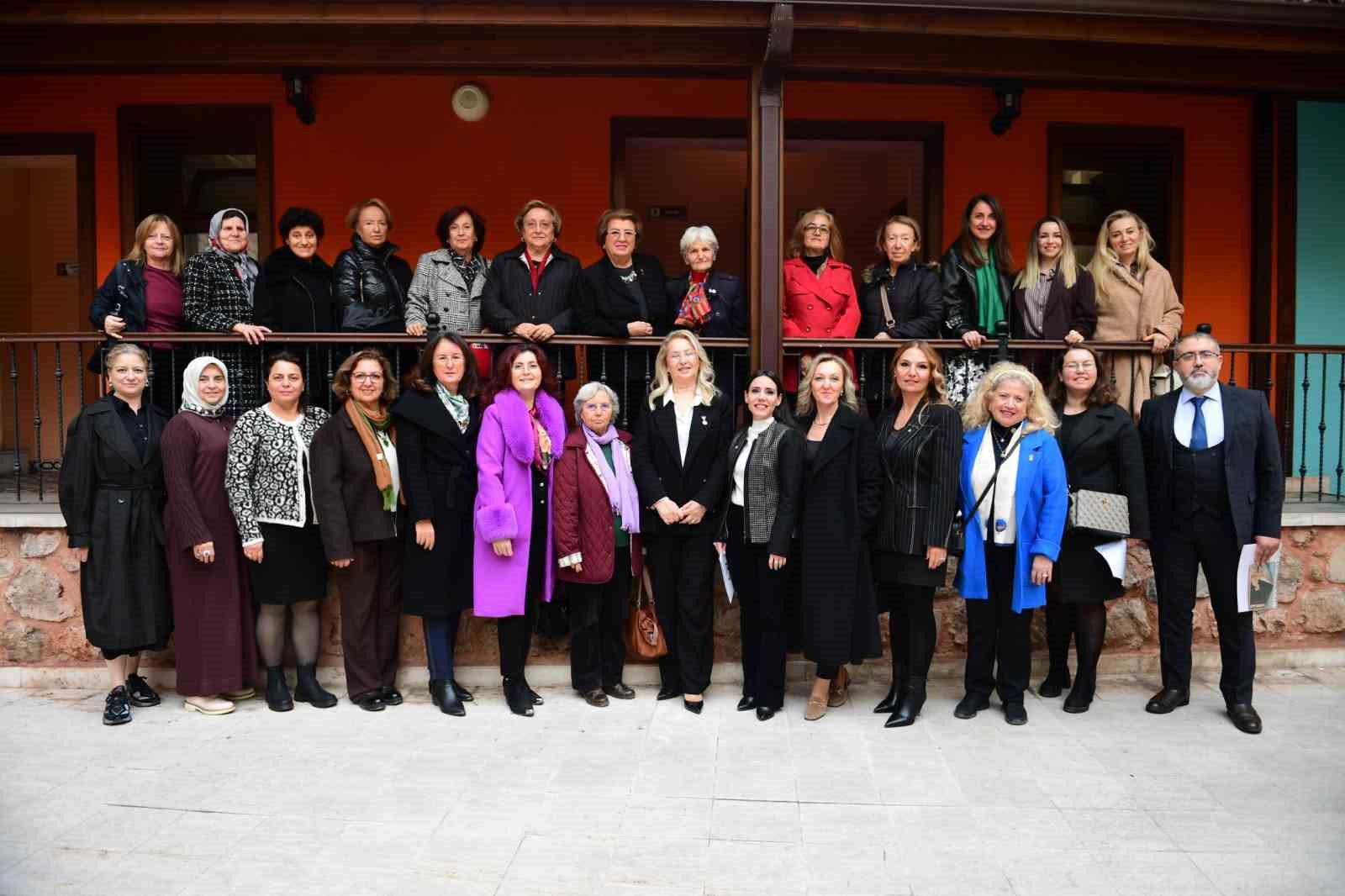 Cumhuriyetin Eğitimci İlk Kadın Milletvekilleri Osmangazi’de Konuşuldu