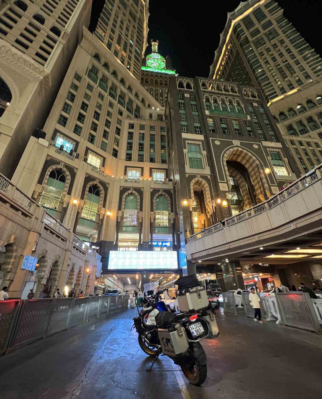 Trabzonlu iki arkadaşın iki teker üzerinde ‘Umre’ serüveni