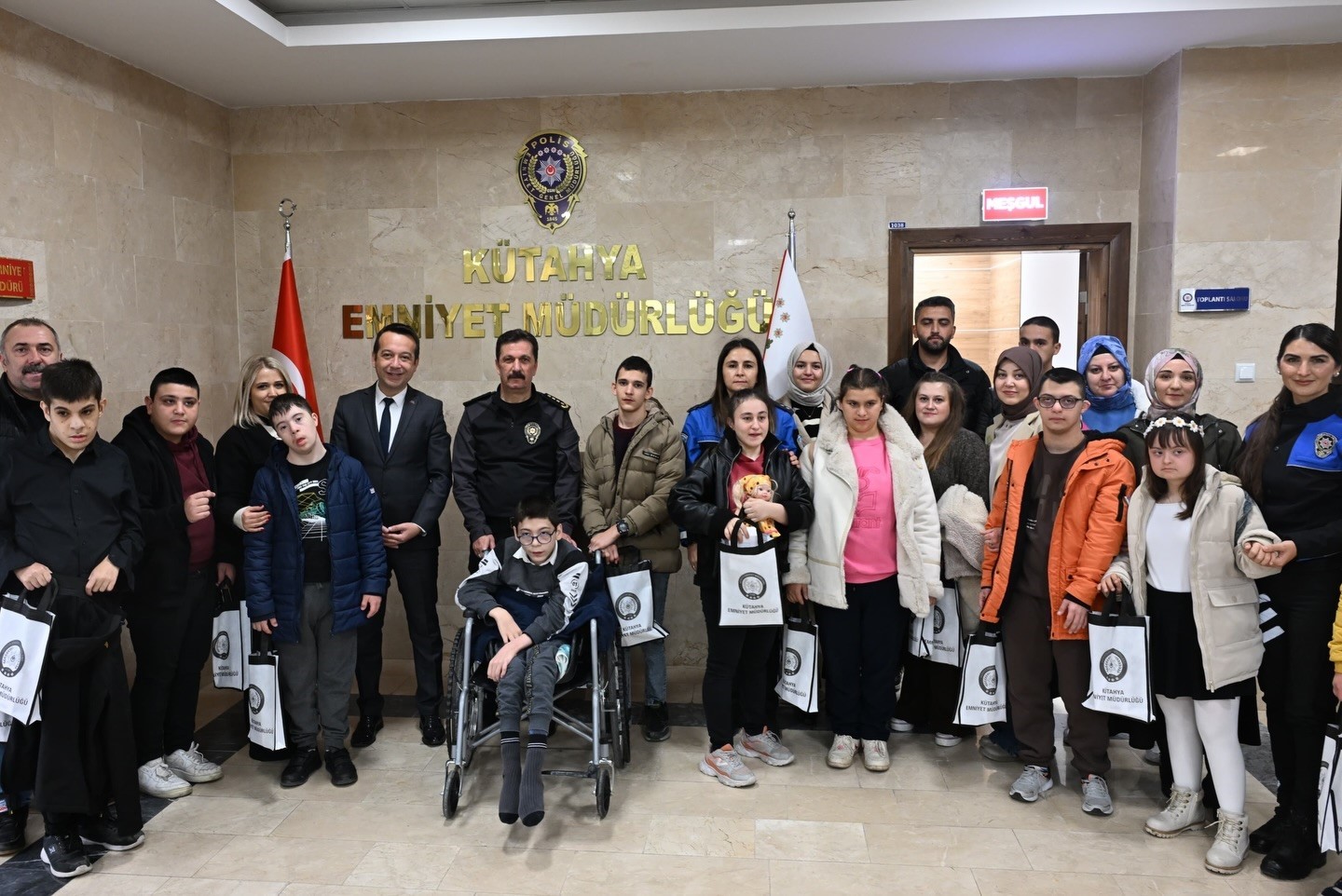 Kütahya İl Emniyet Müdürü Elbir, özel öğrencilerle bir araya geldi